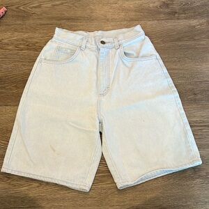 Vintage denim Lee shorts. Light wash size 6 med